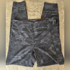 Lululemon wunder under camo 25" leggings with pockets